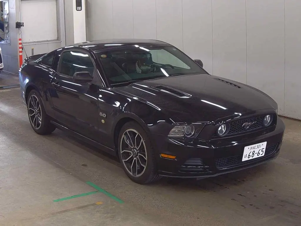 FORD MUSTANG